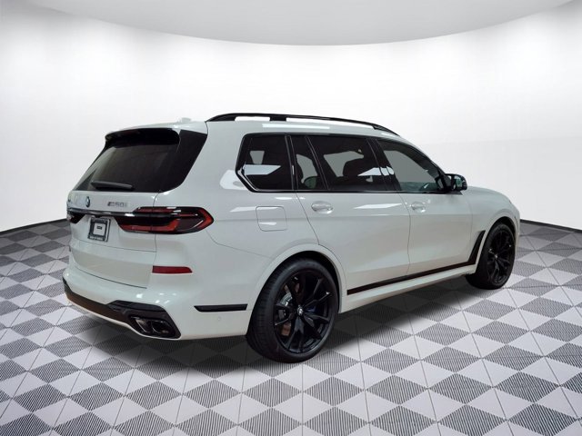 2026 BMW X7 M60i Image 5 of 29