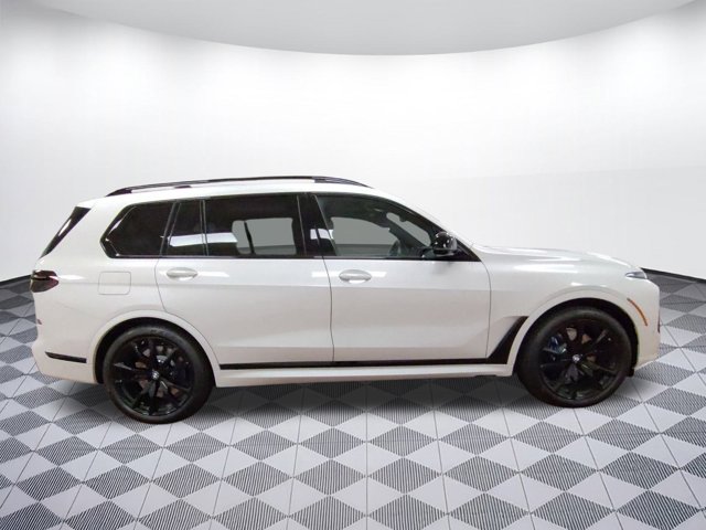 2026 BMW X7 M60i Image 4 of 29