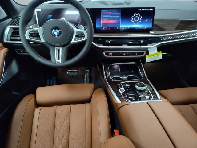 2026 BMW X7 M60i Image 13 of 29