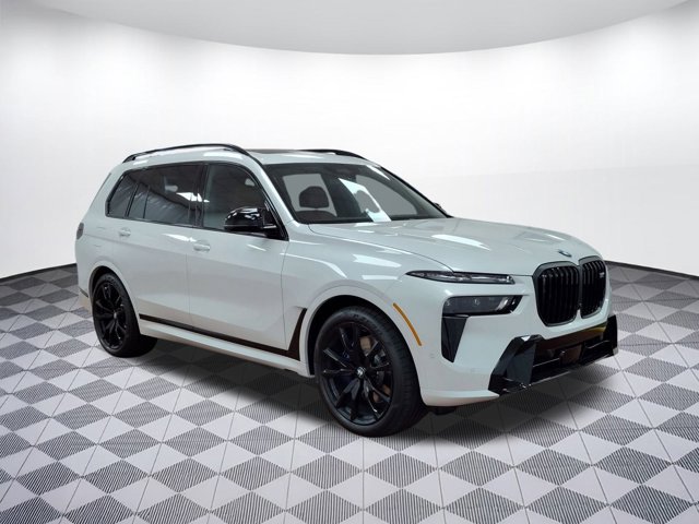 2026 BMW X7 M60i Image 3 of 29