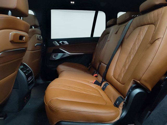 2026 BMW X7 M60i Image 11 of 29