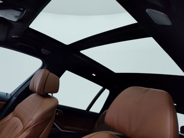 2026 BMW X7 M60i Image 12 of 29