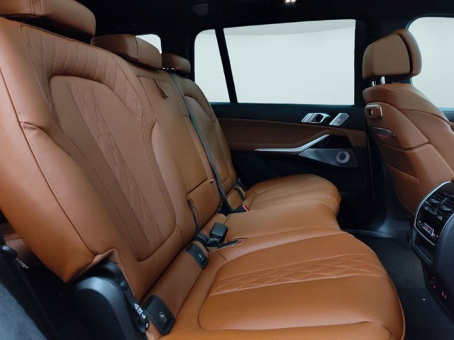 2026 BMW X7 M60i Image 10 of 29