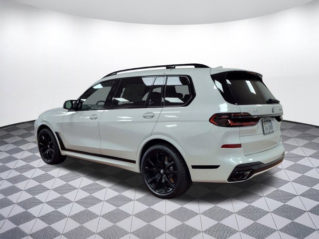 2026 BMW X7 M60i Image 7 of 29