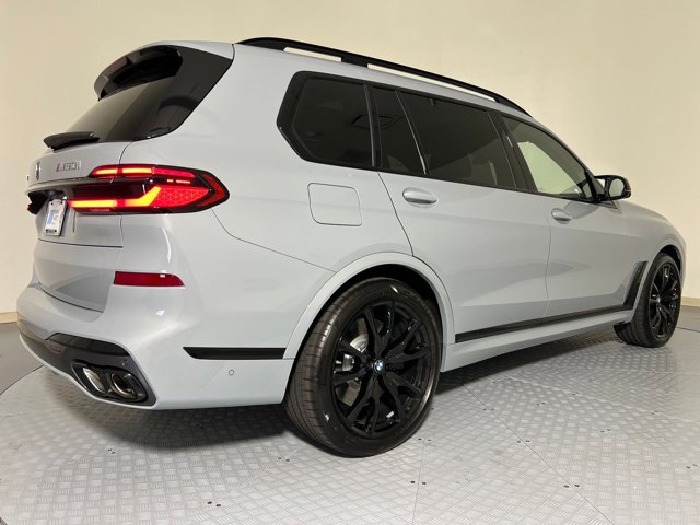 2026 BMW X7 M60i Image 5 of 38