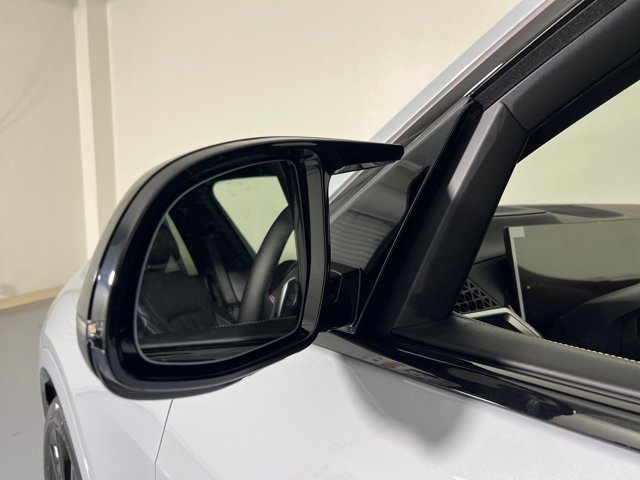 2026 BMW X7 M60i Image 21 of 38