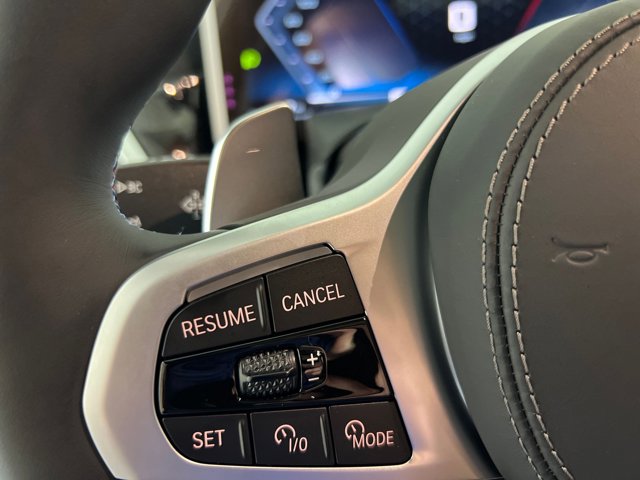 2026 BMW X7 M60i Image 32 of 38