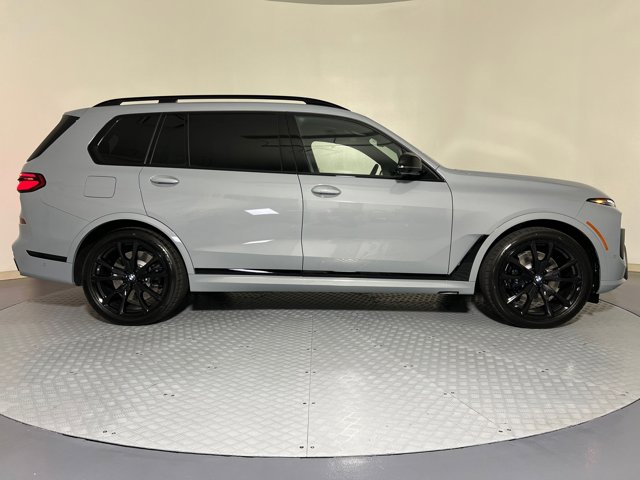 2026 BMW X7 M60i Image 4 of 38