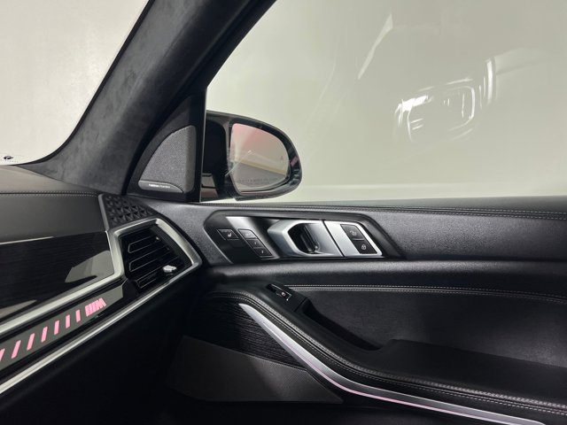 2026 BMW X7 M60i Image 19 of 38