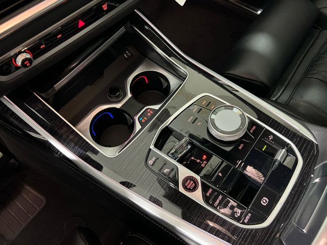 2026 BMW X7 M60i Image 26 of 38