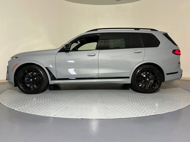 2026 BMW X7 M60i Image 8 of 38