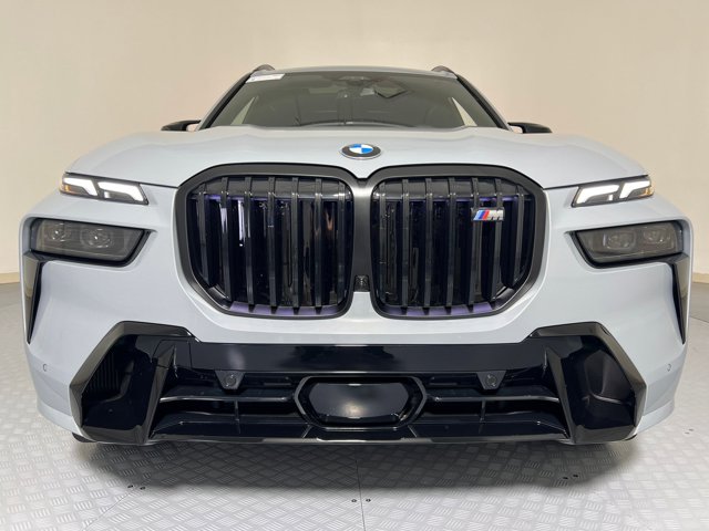 2026 BMW X7 M60i Image 2 of 38