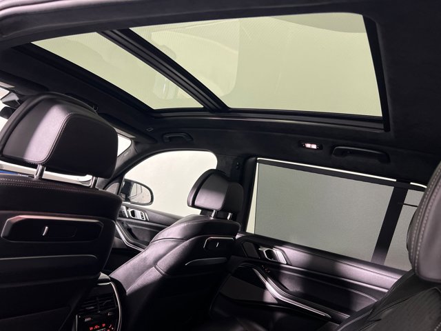 2026 BMW X7 M60i Image 20 of 38