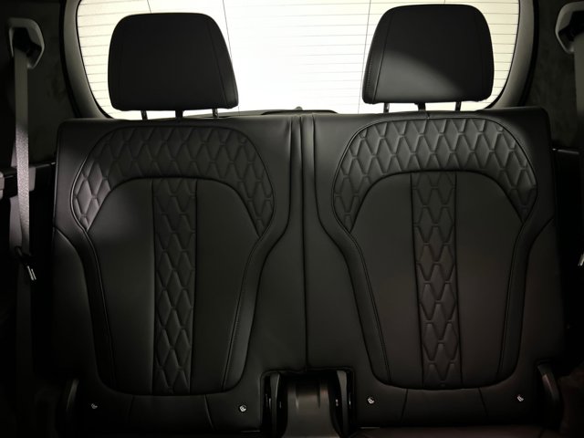 2026 BMW X7 M60i Image 13 of 38