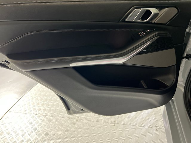 2026 BMW X7 M60i Image 28 of 38