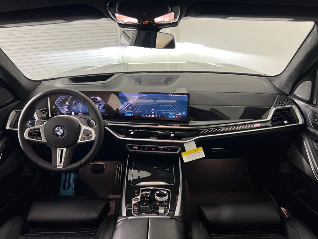 2026 BMW X7 M60i Image 17 of 38