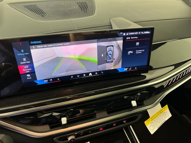 2026 BMW X7 M60i Image 23 of 38