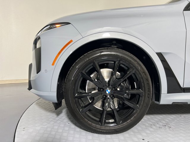 2026 BMW X7 M60i Image 10 of 38