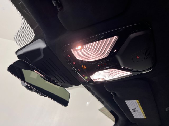 2026 BMW X7 M60i Image 36 of 38