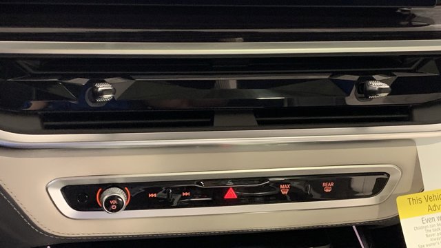 2026 BMW X7 M60i Image 28 of 31