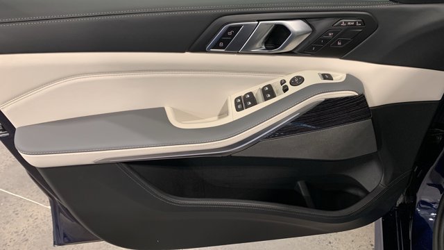 2026 BMW X7 M60i Image 22 of 31