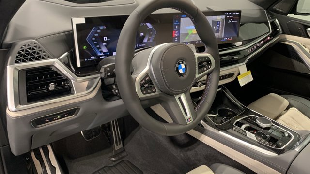 2026 BMW X7 M60i Image 15 of 31