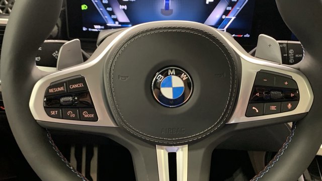 2026 BMW X7 M60i Image 16 of 31