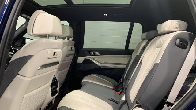 2026 BMW X7 M60i Image 11 of 31