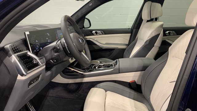 2026 BMW X7 M60i Image 30 of 31