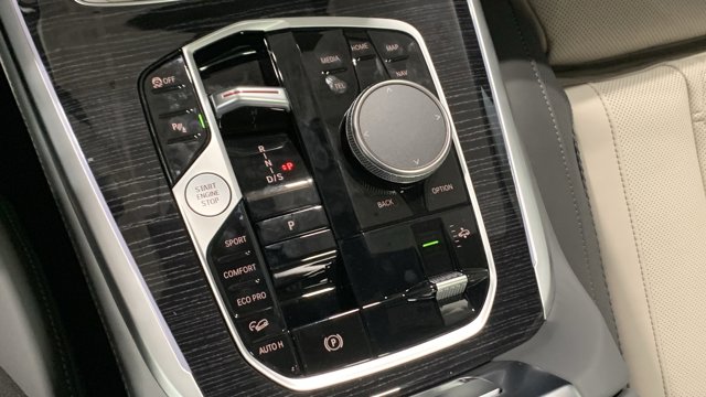 2026 BMW X7 M60i Image 21 of 31