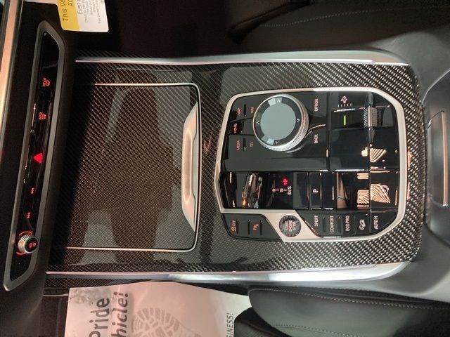 Vehicle image 17 of 40