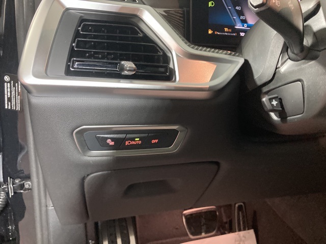 Vehicle image 22 of 40