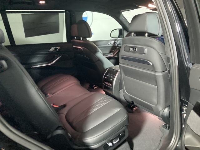 Vehicle image 34 of 40