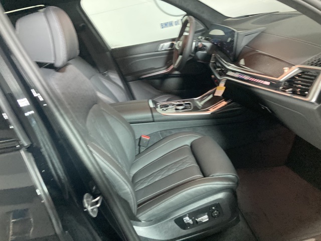 Vehicle image 37 of 40