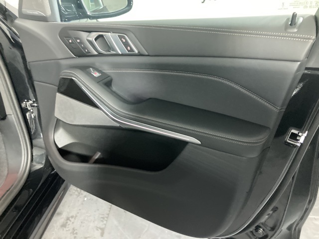 Vehicle image 36 of 40
