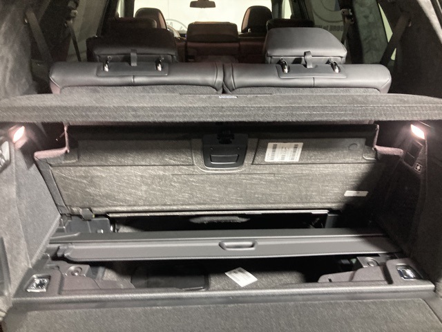 Vehicle image 32 of 40