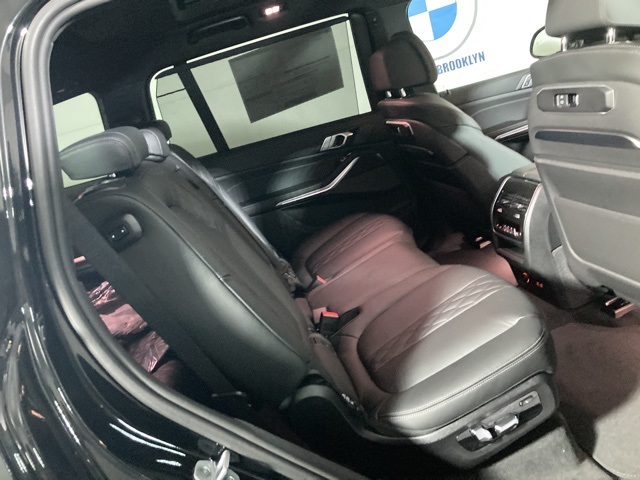 Vehicle image 35 of 40