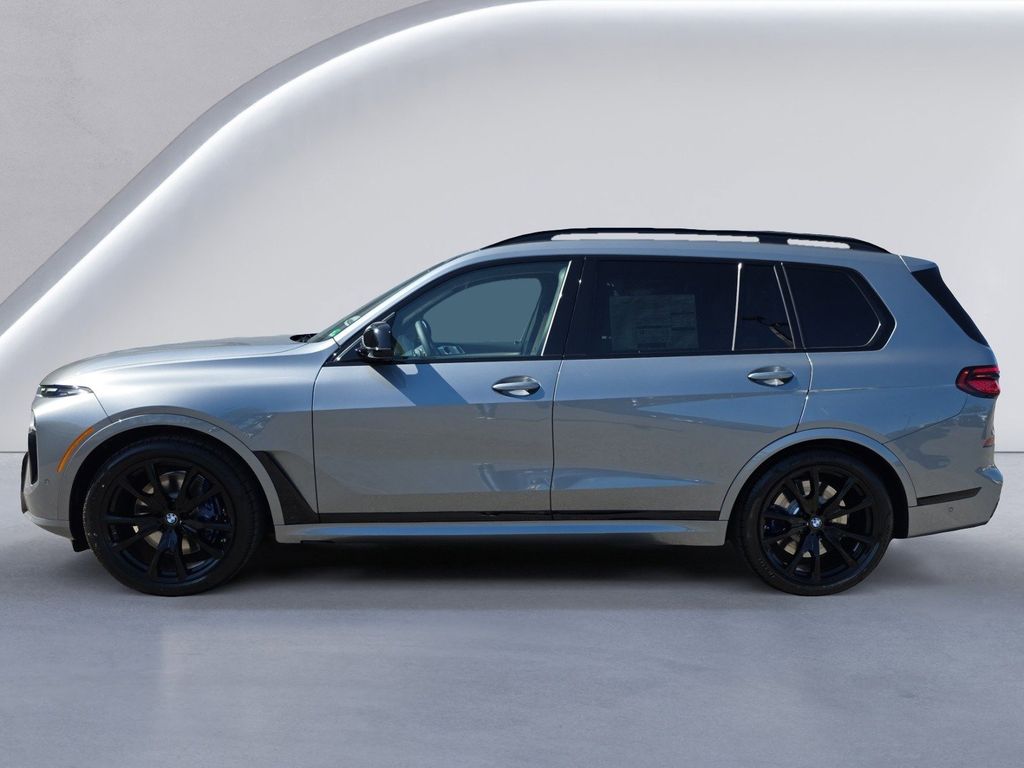 2026 BMW X7 M60i Image 7 of 20
