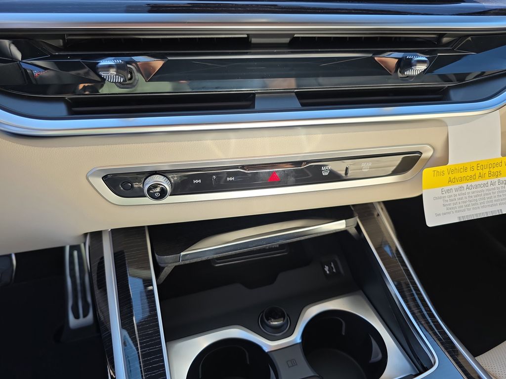 2026 BMW X7 M60i Image 18 of 20