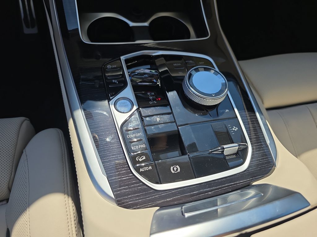 2026 BMW X7 M60i Image 15 of 20