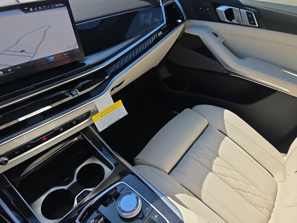 2026 BMW X7 M60i Image 16 of 20