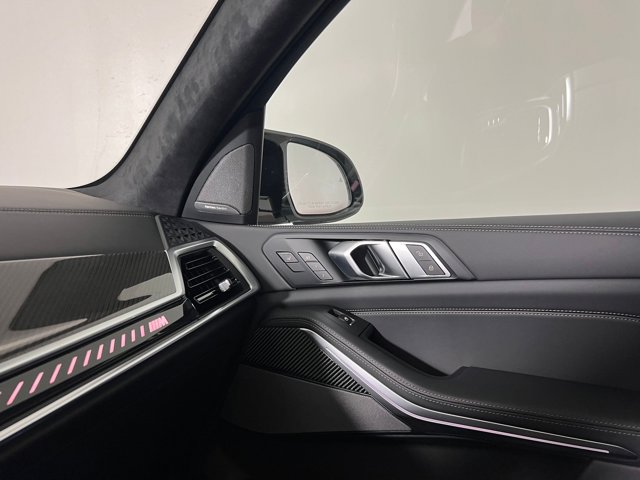 2026 BMW X7 M60i Image 18 of 37