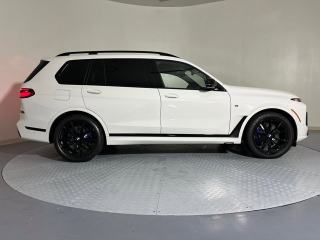 2026 BMW X7 M60i Image 4 of 37