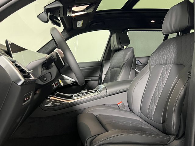 2026 BMW X7 M60i Image 12 of 37