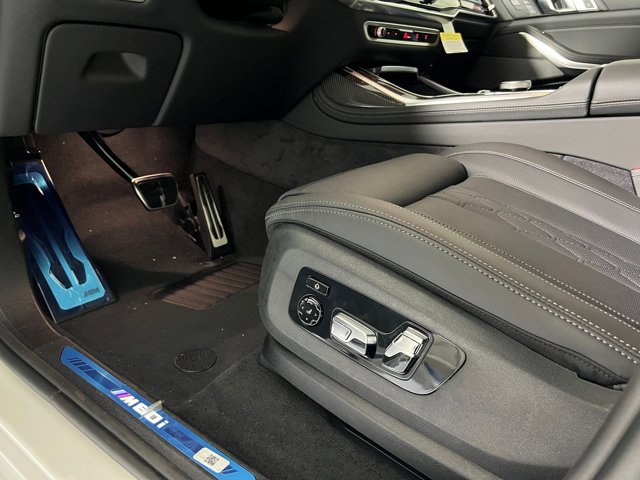 2026 BMW X7 M60i Image 34 of 37