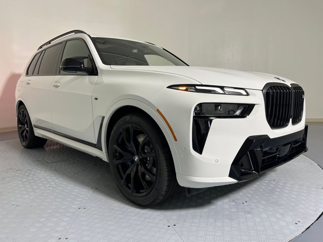 2026 BMW X7 M60i Image 3 of 37