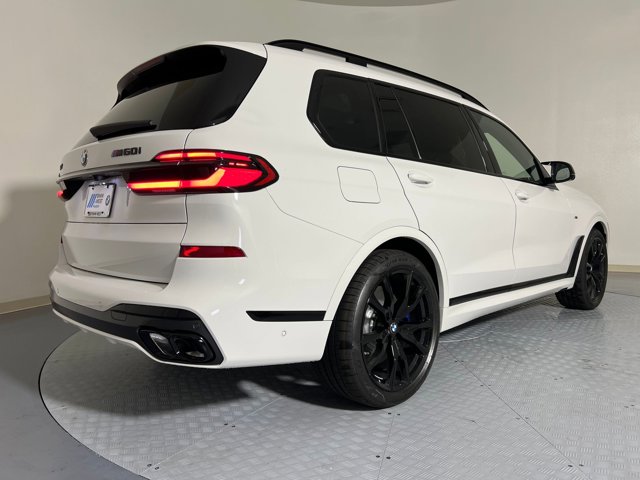 2026 BMW X7 M60i Image 5 of 37
