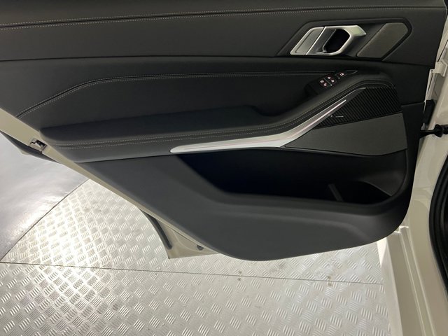 2026 BMW X7 M60i Image 25 of 37