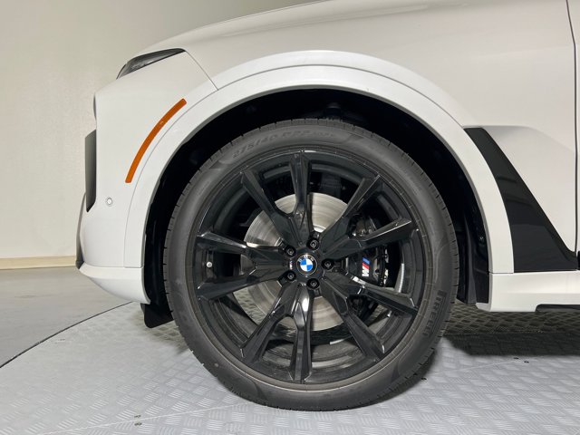 2026 BMW X7 M60i Image 10 of 37
