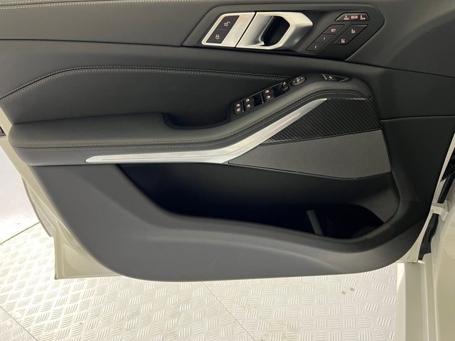 2026 BMW X7 M60i Image 26 of 37